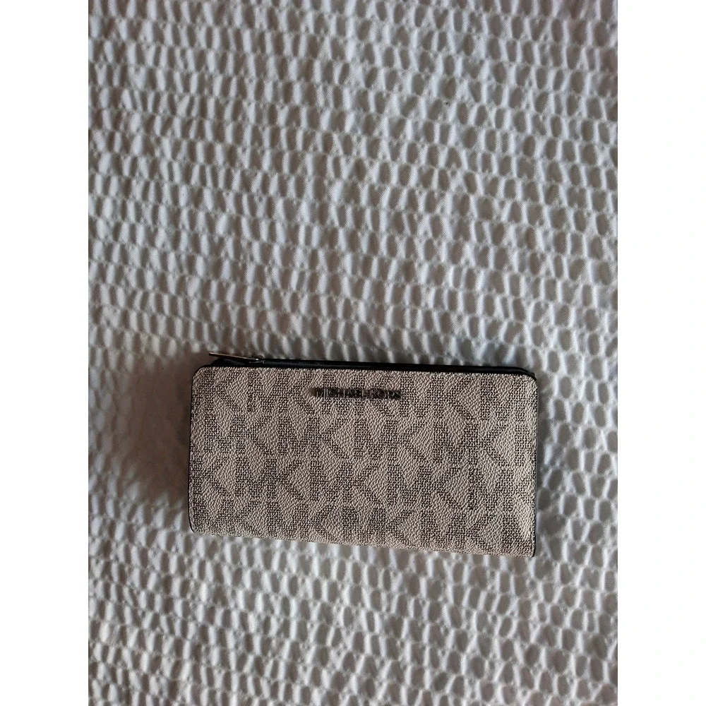 Michael Kors Jet Set Slim Bifold Wallet Vanilla Signature Logo Light Blue Trim